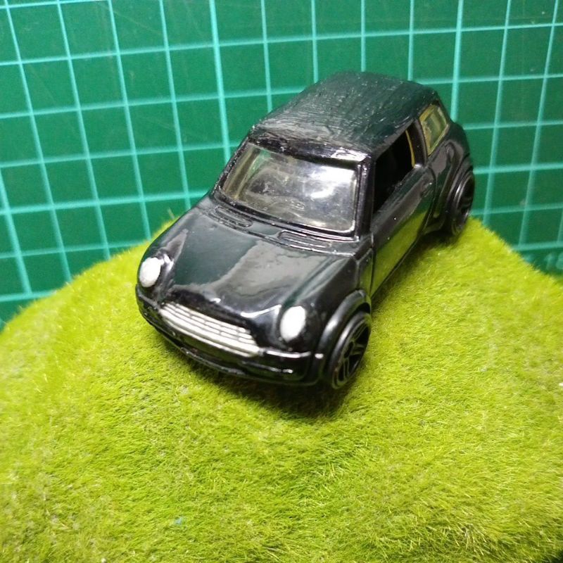 老玩具車MINI COOPER 無盒有暇車頂有筆塗滿百出貨