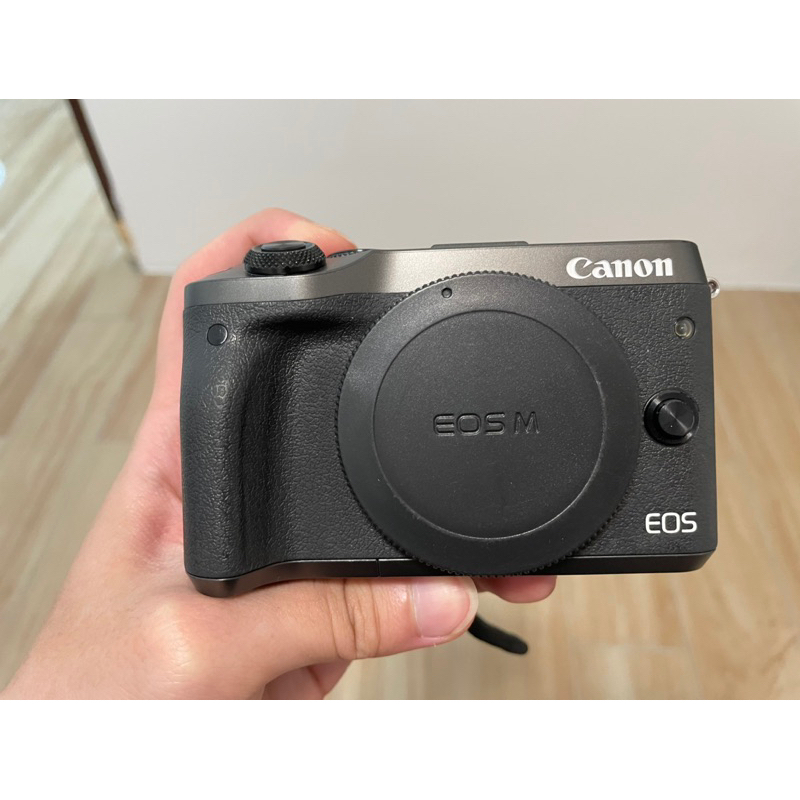 二手自售 Canon/佳能EOS M6一代微單眼相機 原廠電池+兩塊副廠電池&amp;充電座（含相機盒）