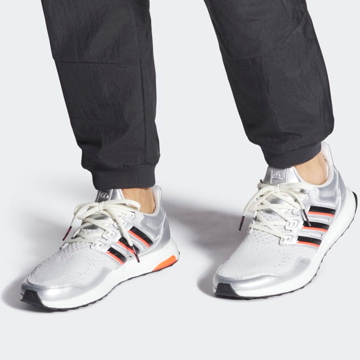 𝓑&amp;𝓦現貨免運 HQ6438 Adidas ULTRABOOST 1.0 X DISNEY 100 男跑鞋