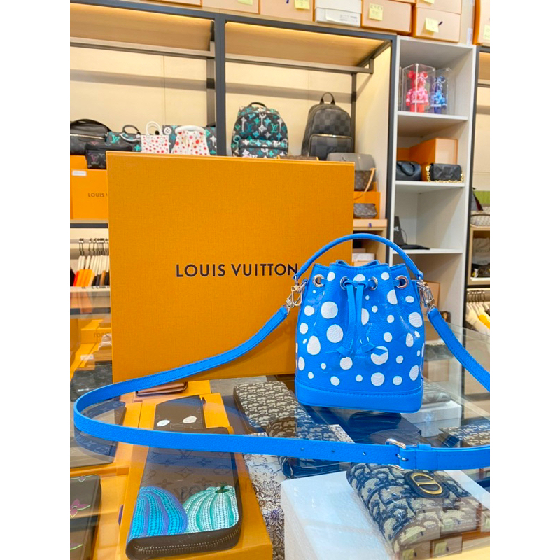 鹿晉歐美精品🦌 Louis Vuitton LV M81985 草間彌生藍底白點nano水桶包