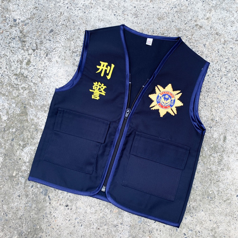 現貨 台灣🇹🇼訂製款 兒童刑警小背心 CID 深藍色 刺繡徽章 雙口袋 拉鍊式 童裝