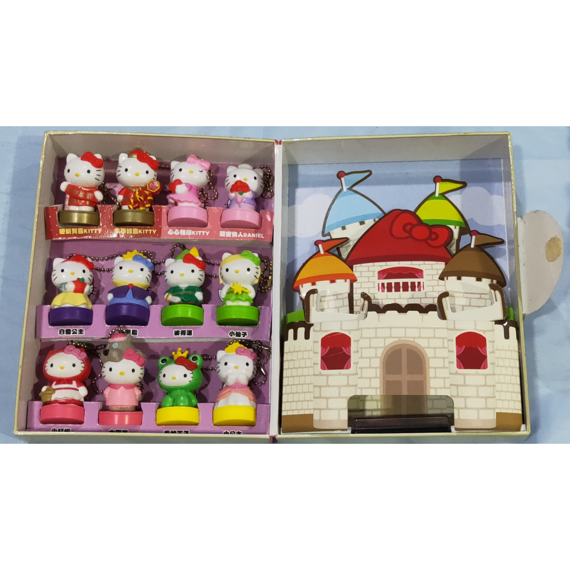 ✨欣欣百寶屋✨【7-11】Hello Kitty 夢幻吊飾 變裝印章-全套12款+收藏盒 (全新 現貨)