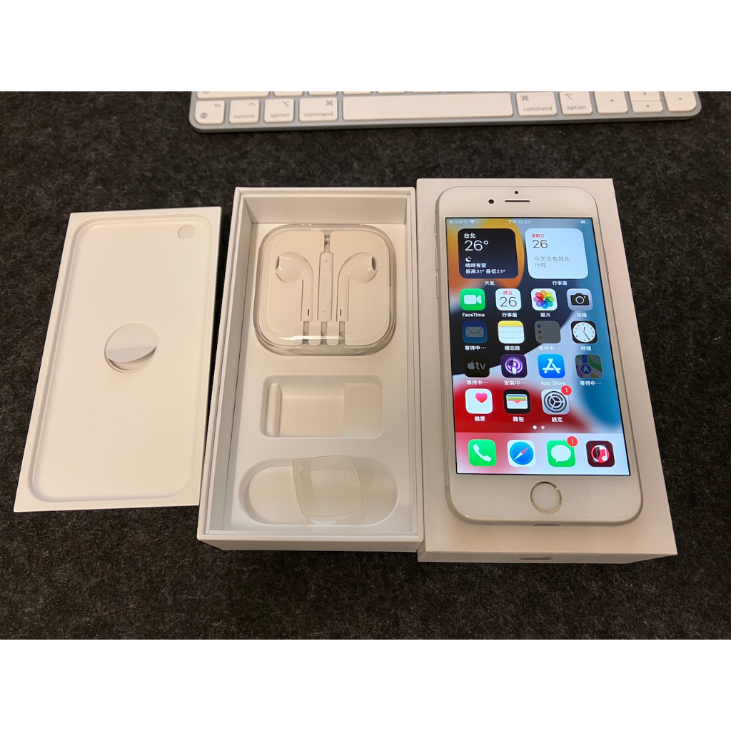 [自售] Apple iPhone 6s 32GB 銀色 MN0X2TA/A 機身幾乎全新