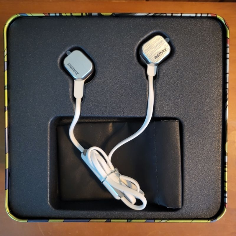 【樂樂的銅板雜貨店】盒損特價 REMAX 跑酷 無線 藍芽 運動耳機 RM-610S�入耳式 磁吸收納 附收納袋