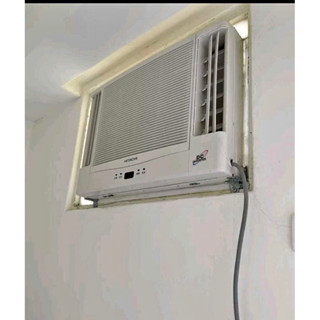 一級能效、2019年新讚，有2臺～二手中古日立1噸變頻冷暖窗型冷氣，2.8kw，2019年，型號RA-28NV公司保固中