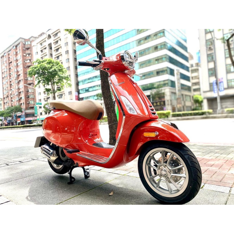 Vespa Primavera 150 霓虹橘