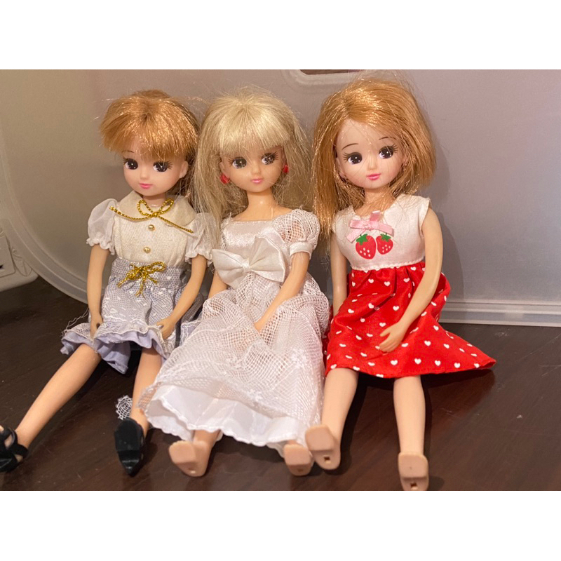 二手莉卡娃娃+衣服 全部三隻娃娃和衣服鞋子