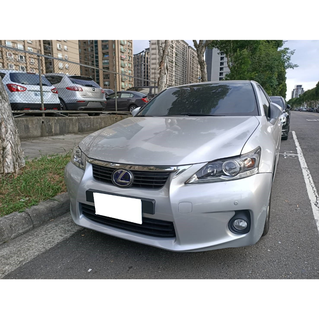 2013年 LEXUS CT200H 銀 原廠保養 油電小車