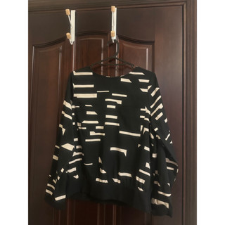 不規則線條黑色上衣雪紡材質👚（這件材質真的很好👍）物超所值/二手商品❤️