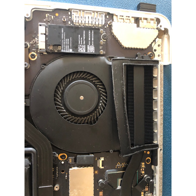 現貨良品零件MacBook Pro 2016  A1502，下半部（電池可蓄電、風扇正常、主機板可開機、藍牙接收器）