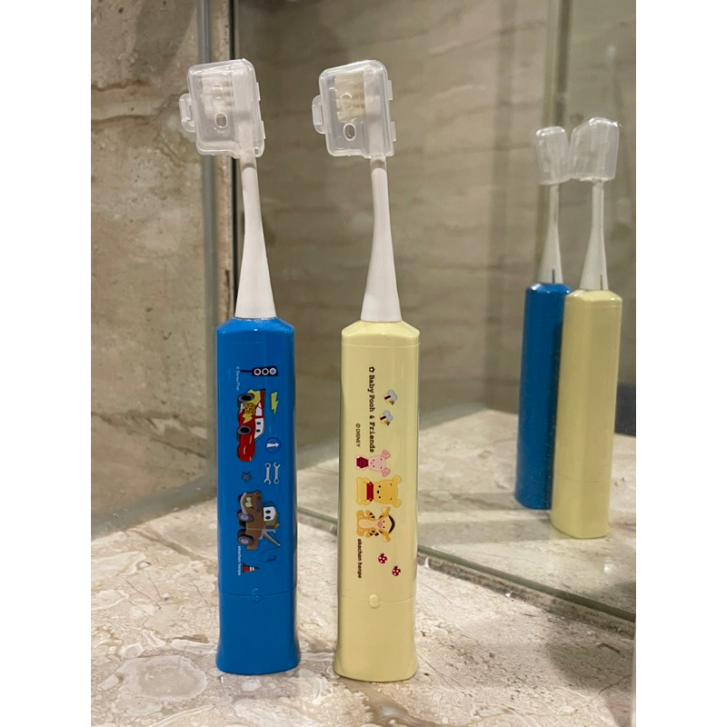 二手 日本阿卡將0-2歲電動牙刷 麥坤 維尼 買一送一（贈全新牙刷刷頭一組