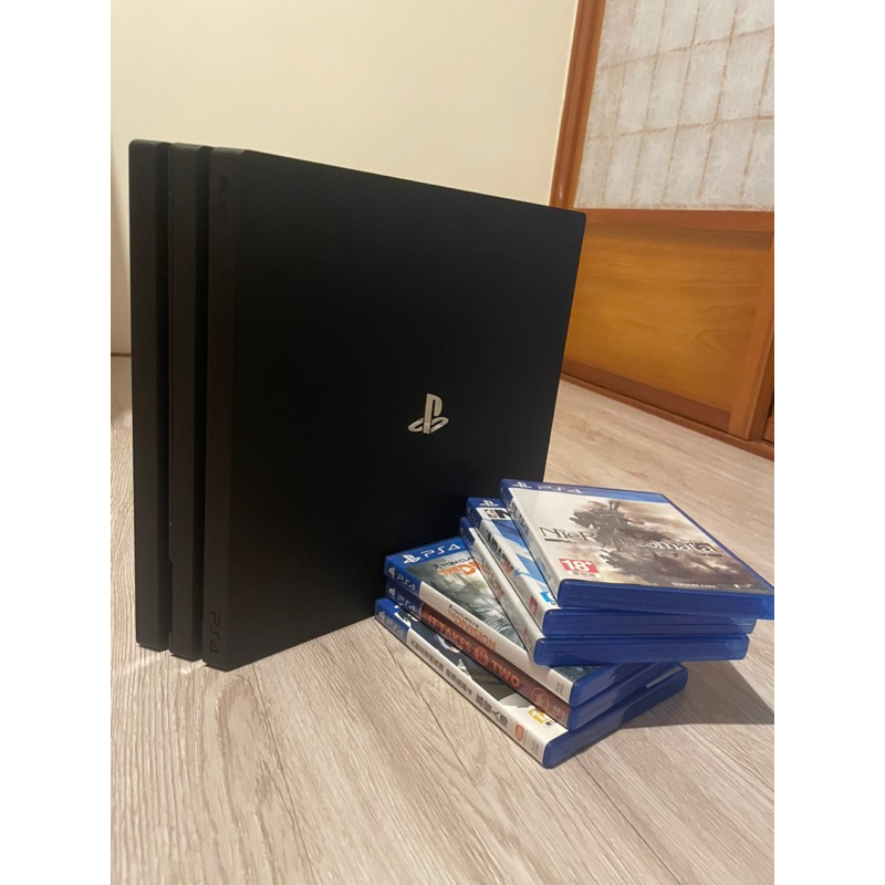 ｛PS4 Pro}1TB 附手把x1 遊戲片x6