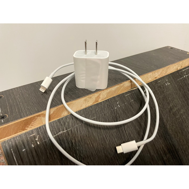 Apple 原廠 USB-C 對 Lightning 充電器（附豆腐頭）二手