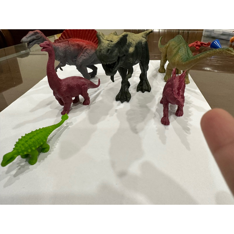 恐龍玩具。全部一起賣，可議價！