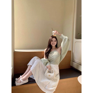 綠現貨秒出♥️【JinG】針織套裝*肚兜領細肩帶背心+長袖披肩♥️ 慵懶寬鬆 長袖毛衣 無袖上衣 針織衫 東大門同款