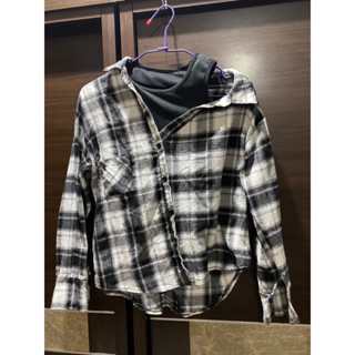 ［二手衣褲］黑白格子薄長袖上衣假兩件鏤空摟肩設計感t shirt