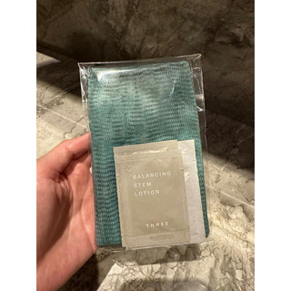 THREE 平衡系列體驗包(4包)含一個肥皂起泡網