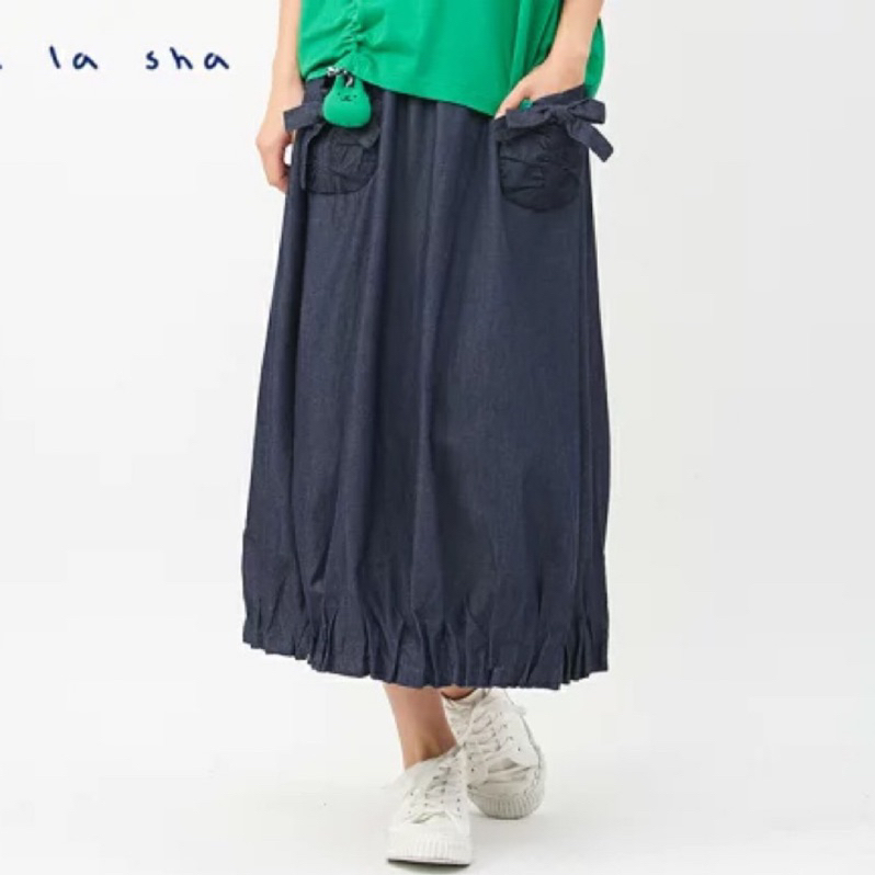 a la sha「全新、深藍M」褶裙襬抽造型牛仔長裙
