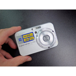 <<老數位相機>> SONY Cyber-shot DSC-N1 (蔡司鏡頭 / CCD / 大螢幕)