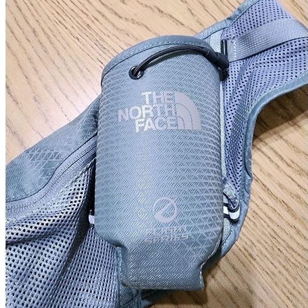 The North Face 水壺腰包 #二手新品 #越野跑 灰青大地色