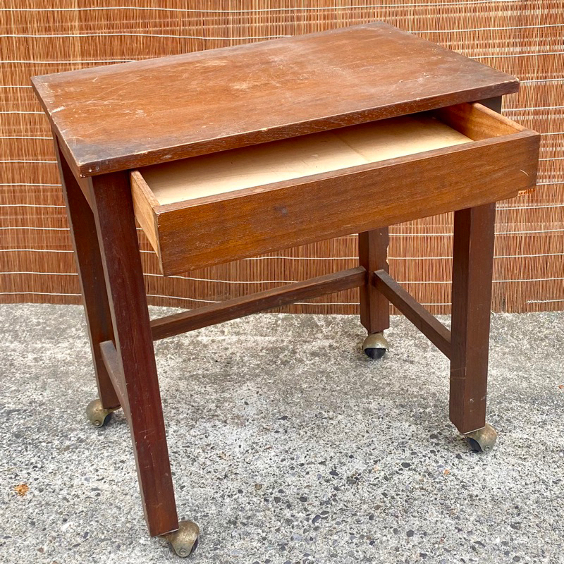 🇹🇼 早期 滾輪木製小書桌 有抽屜 小書桌 書桌 老書桌 小桌 桌子 閱讀桌 課桌椅 校園書桌 抽屜書桌
