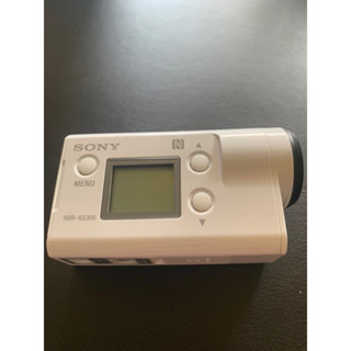 Sony HDR-AS300 公司貨近新，附檢視搖控，自行車用扣管、三腳拍攝手把、帽夾、電池充電器、HDMI線。