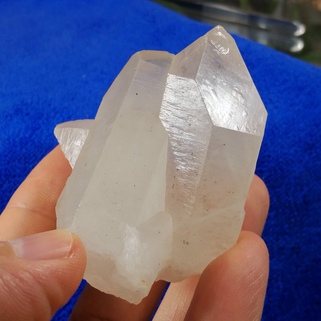 [友克鑫礦業]ac1286約重87.5g-三角記憶蝕痕 通靈水晶 雙尖水晶 白水晶簇 水晶柱 原礦