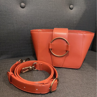 Charles & Keith 磁吸造型肩背包Saddle Bag 橘褐色Orange