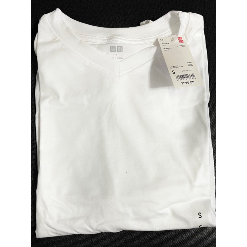 Uniqlo V領素T（微瑕疵）