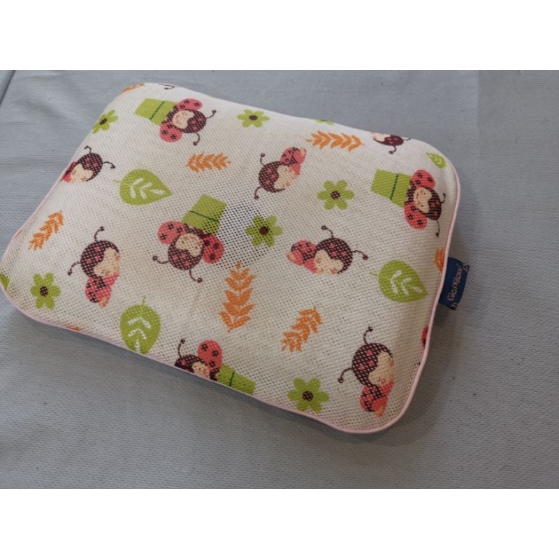 GIO PILLOW 嬰兒護頭型枕頭 M號 粉色小瓢蟲 防蟎抗菌（枕心＋枕套）