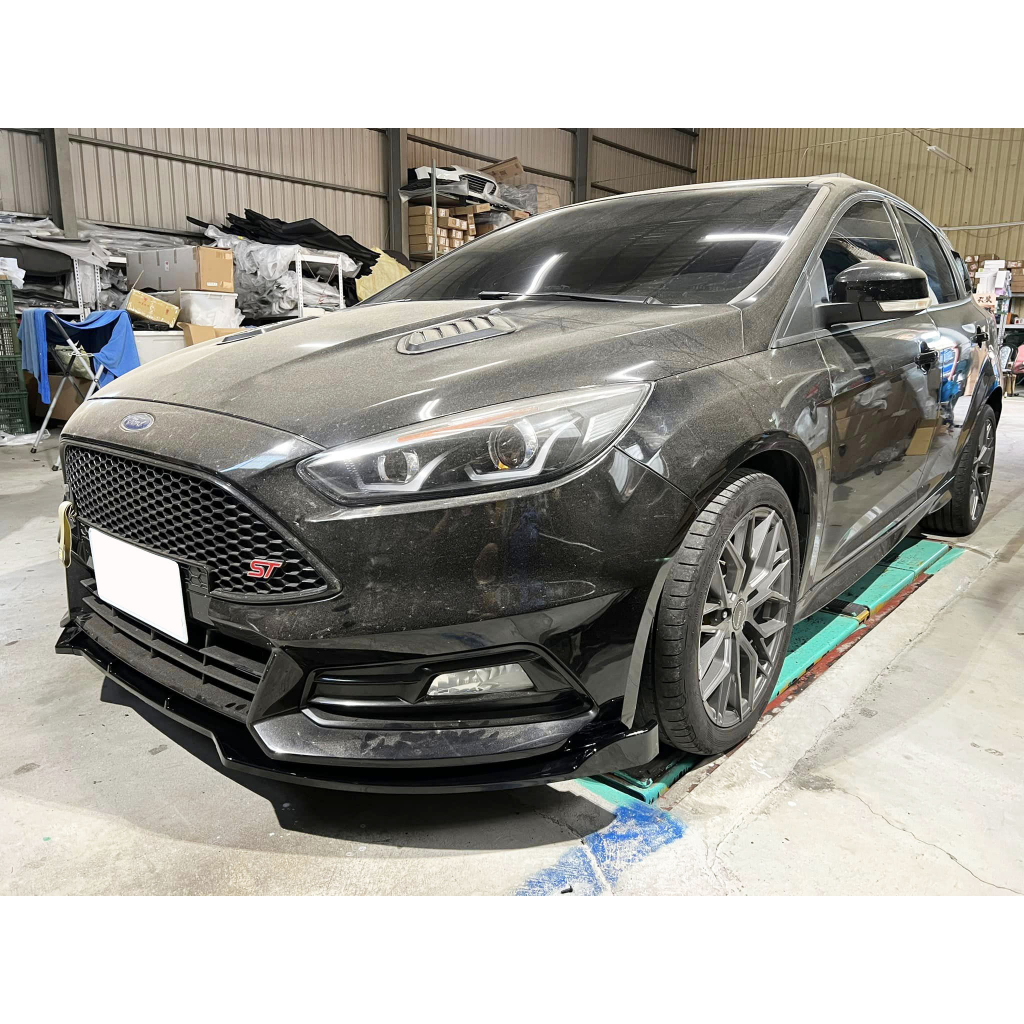 FOCUS MK3.5 ST 直上型 鋼琴烤漆黑 專用前下巴 前定風翼 前鏟 前擾流板 下擾流板 改裝下巴