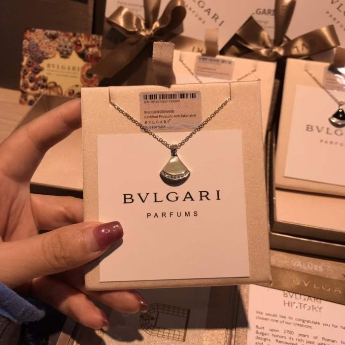 正品BVLGARI 寶格麗 專櫃VIP 滿額禮 排鑽鑽石 瑪瑙 珍珠 DIVA 扇形經典裙子項鍊/ 吊墜-全套禮盒 紙袋