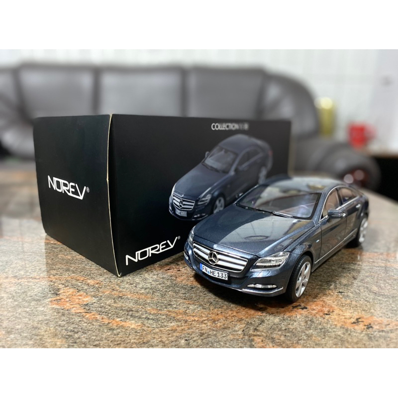 1/18 NOREV Mercedes-Benz CLS - klasse 藏青灰 賓士