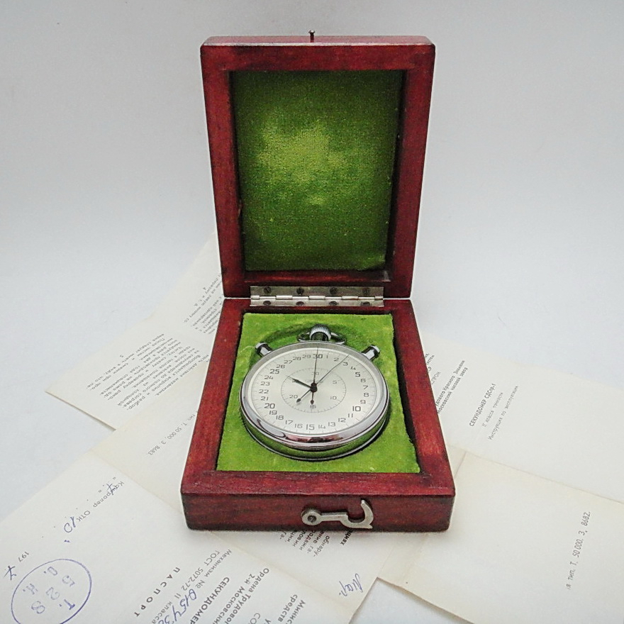 【拾年之路】 80年代實木盒裝庫存品蘇聯製Slava雙秒針20石機械專業碼錶/碼表/馬錶(超大錶徑)(免運)