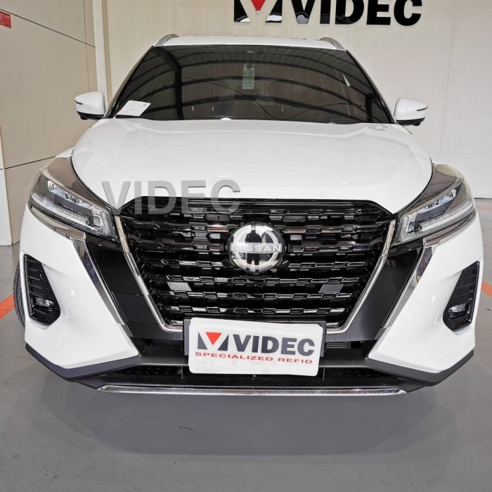 DIY 商城 NISSAN KICKS 兩眼 前置雷達 含開關 保固一年 實車安裝