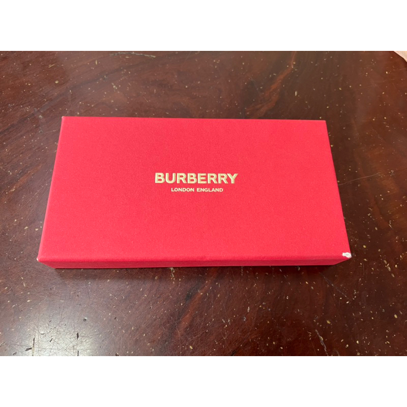 Burberry 紅色 盒子