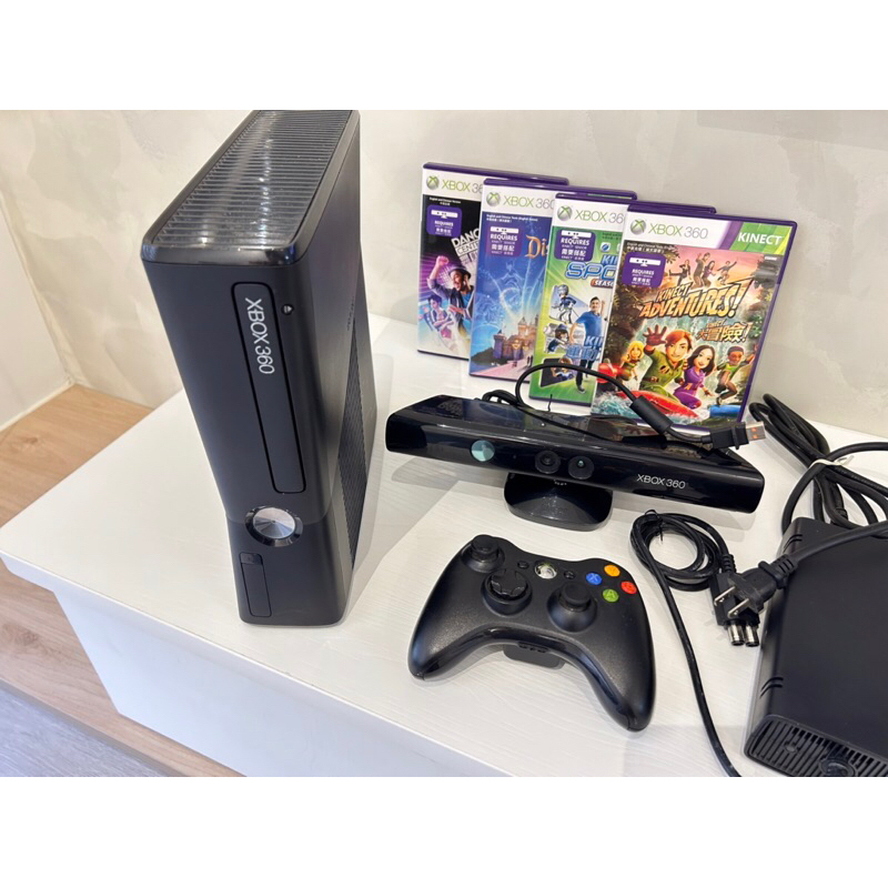 二手 Xbox360s 含主機、手把、Kinect 體感機、電源線、四片光碟、主機裡兩款遊戲、HDMI線