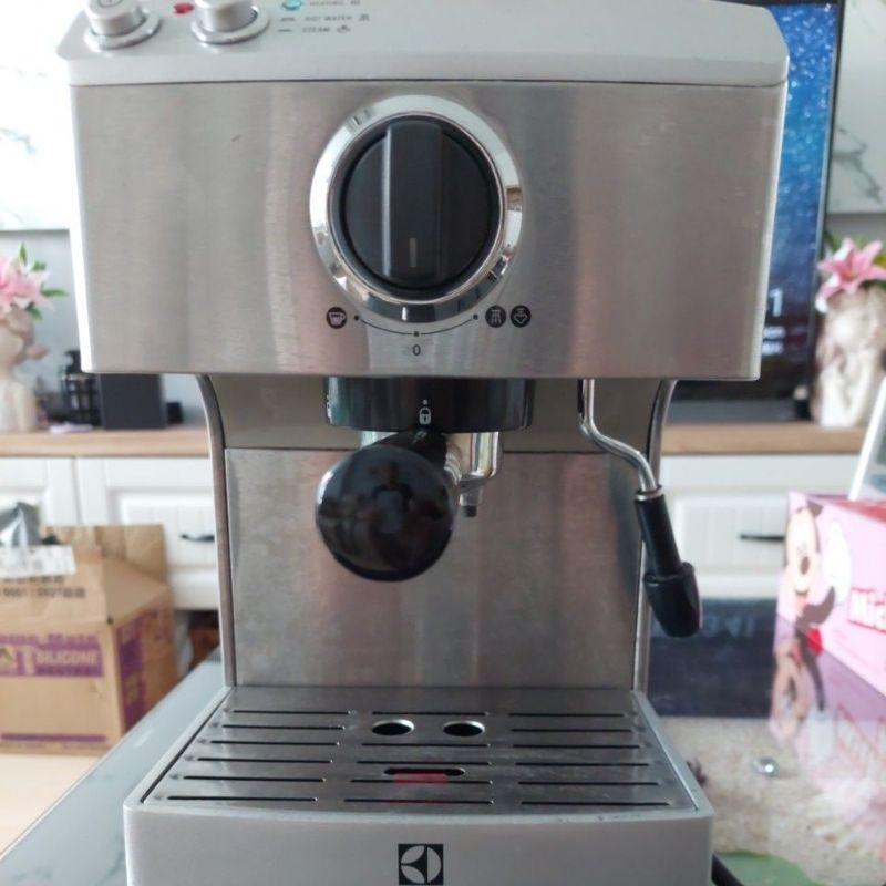 Electrolux 義式咖啡機 EES200E
