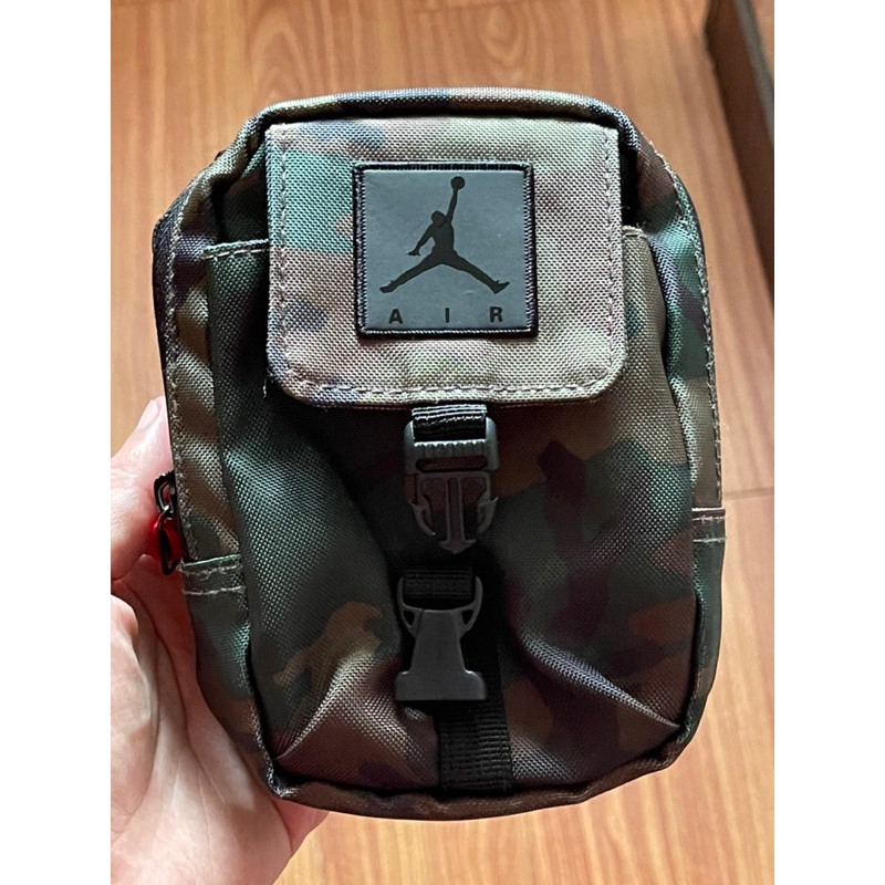 Nike Jordan 尼龍迷彩可調式 側背小包 卡包 手機包
