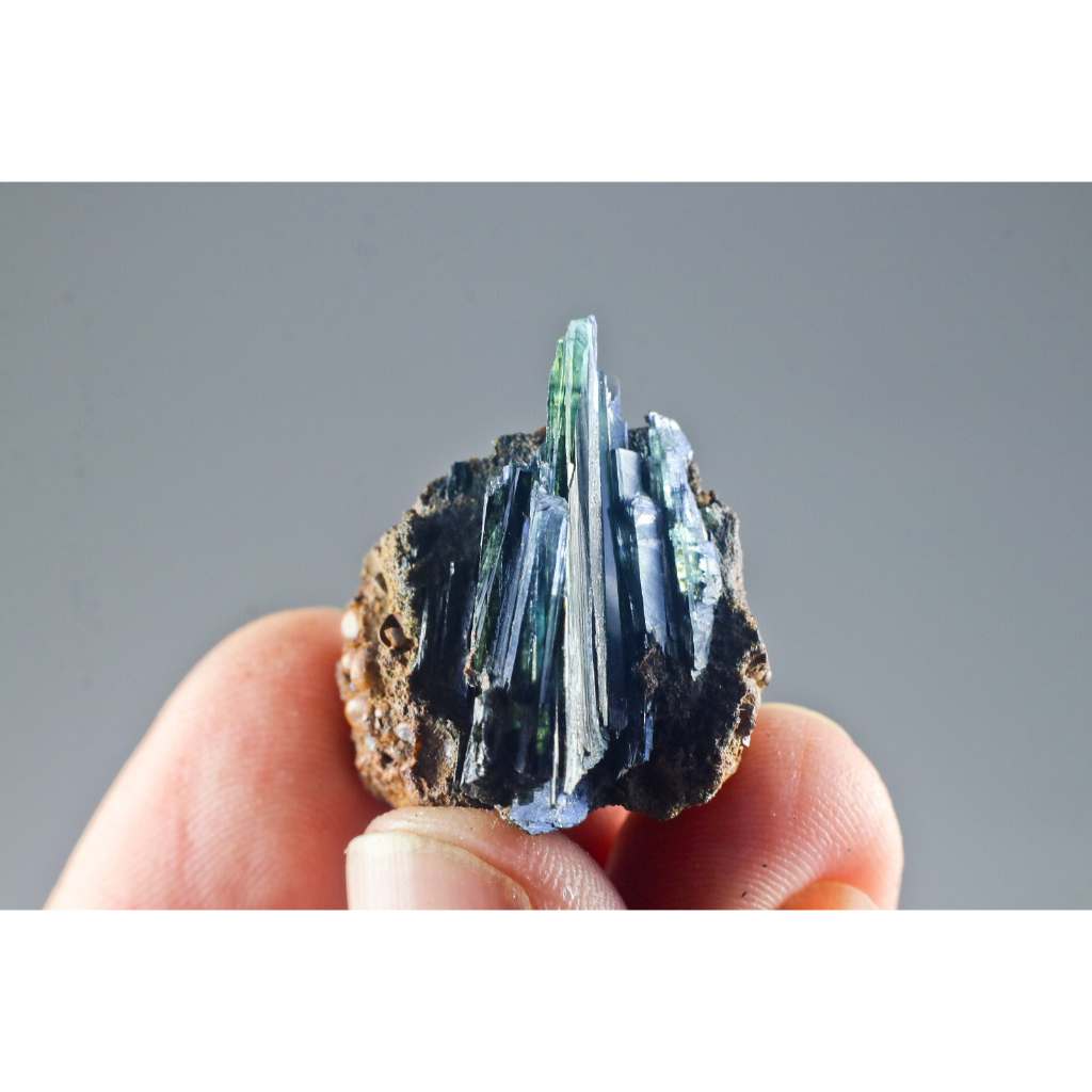 No.2612_巴西-藍鐵礦 / 稀有礦石 / 提升幸運 / 平穩情緒 / 恢復系晶礦  / 天然水晶原礦石
