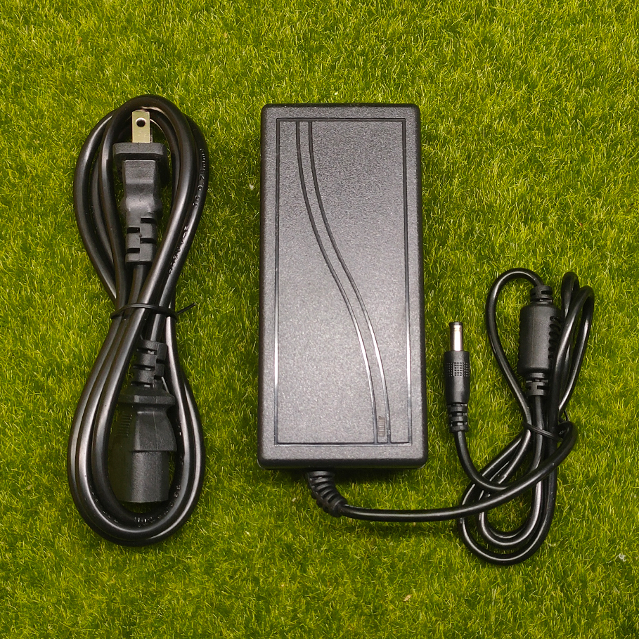 【太陽能百貨】特價出清 AC 110V~240V 轉 DC 24V 2A 變壓器 5.5 x 2.1 mm