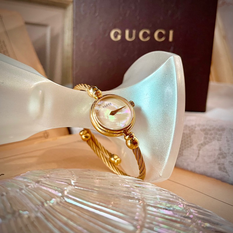 GUCCI • Vintage 已絕版 80‘s鍍金鋼索金手環 珍珠母貝面盤 兩只針 古董石英錶