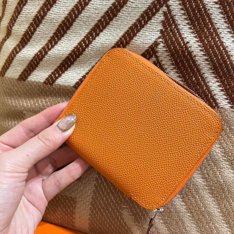 在台現貨🧡36999 愛馬仕 HERMÈS  超人氣絲巾短夾 愛馬仕橘