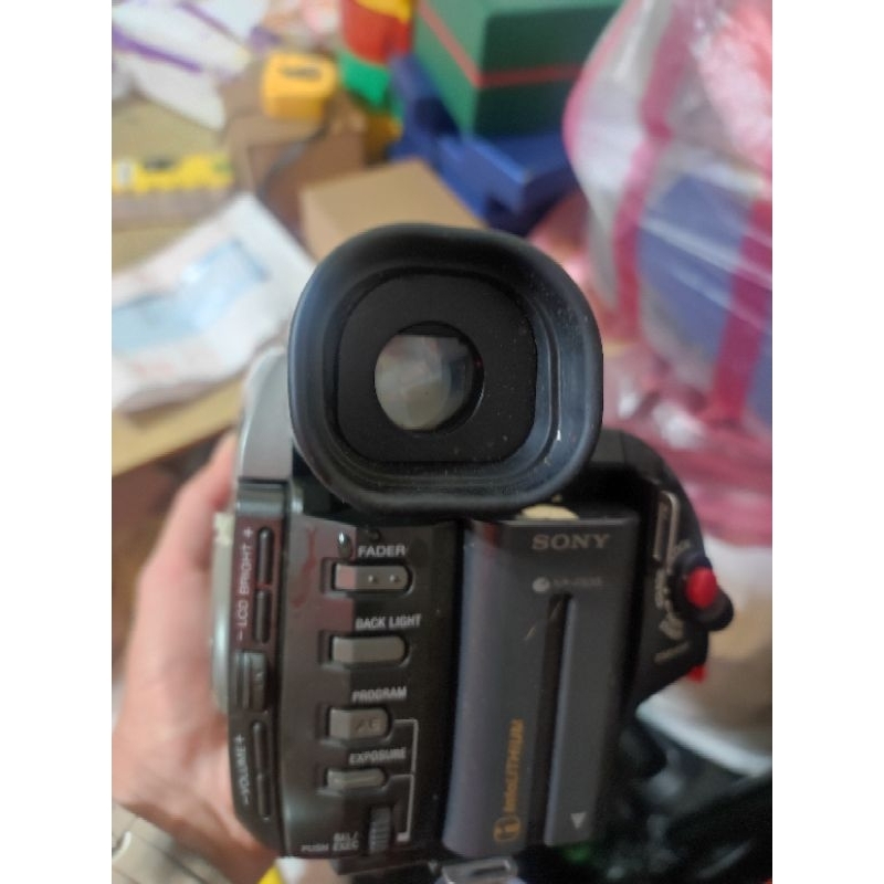 SONY V8數位攝影機零件機售價100元，狀況要修理一頓當零件機賣掉