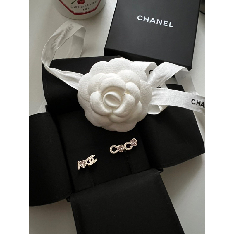 全新Chanel AB8202經典水鑽 Love Coco系列夾式耳環 粉紅水晶字母