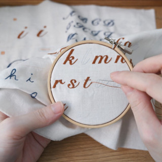 錦物生活 刺繡習字帖-英文草書字母練習 教學影片 附贈小王子經典語錄印布 靜心練習