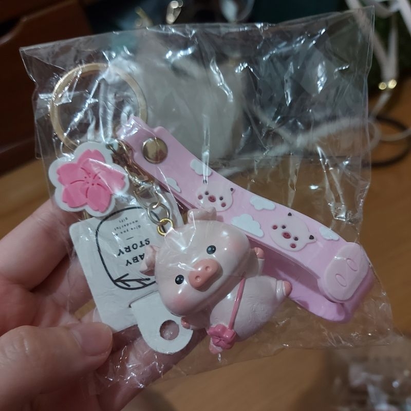【Hui雜貨小鋪】蜜桃豬吊飾 鑰匙圈 豬 櫻花 可愛鑰匙扣