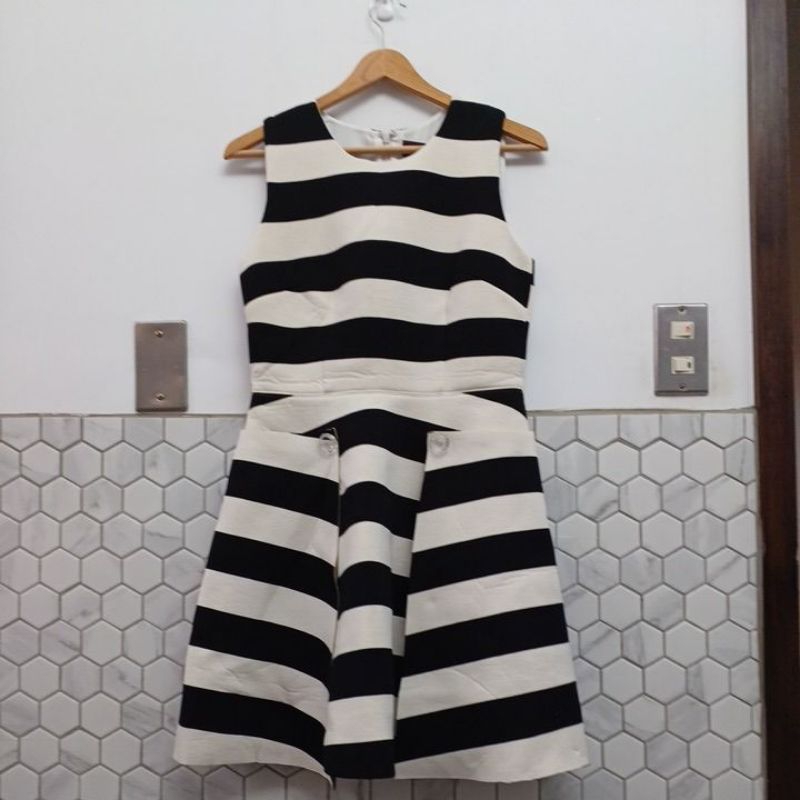 【出清價】💥全新 簡約設計 氣質大方 太空棉 Loranzo 黑白條紋 洋裝 專櫃 小禮服