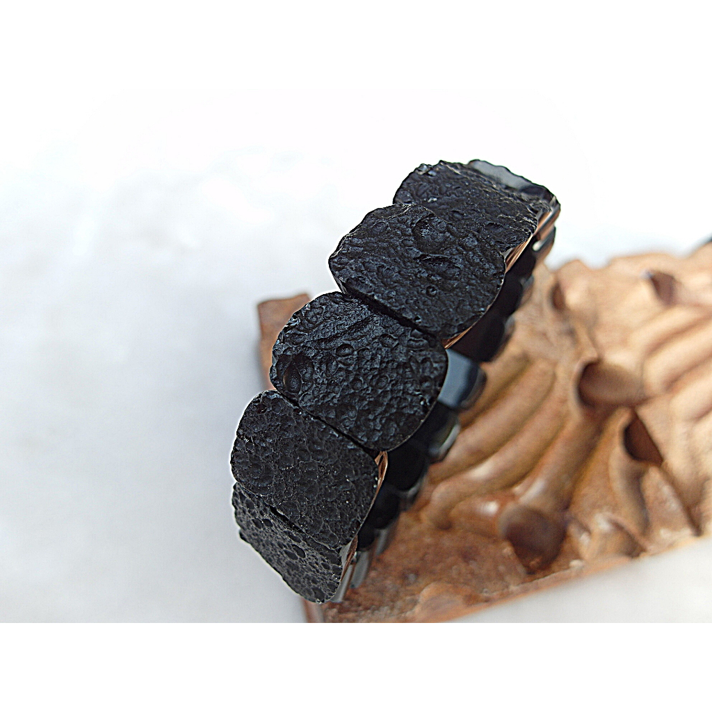 ❆寶客鋪❆寶1777❆漂亮天然黑隕石手排42.9g❆能量剛勁❆阻擋負能量❆墨西哥黑隕石