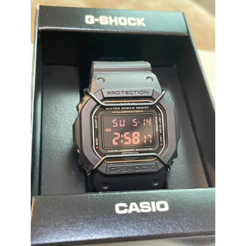 Casio 卡西歐 DW-5600MS-1DR 手錶附原盒保卡、保護框